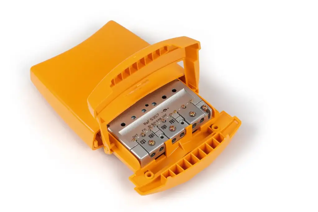 PREAMPLI DE MÂT 24V 3E/1S FM-B3/DAB/U G42 Vs116